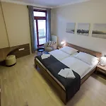 Resident بيت ضيافة 3*