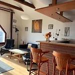 Resident بيت ضيافة 3*